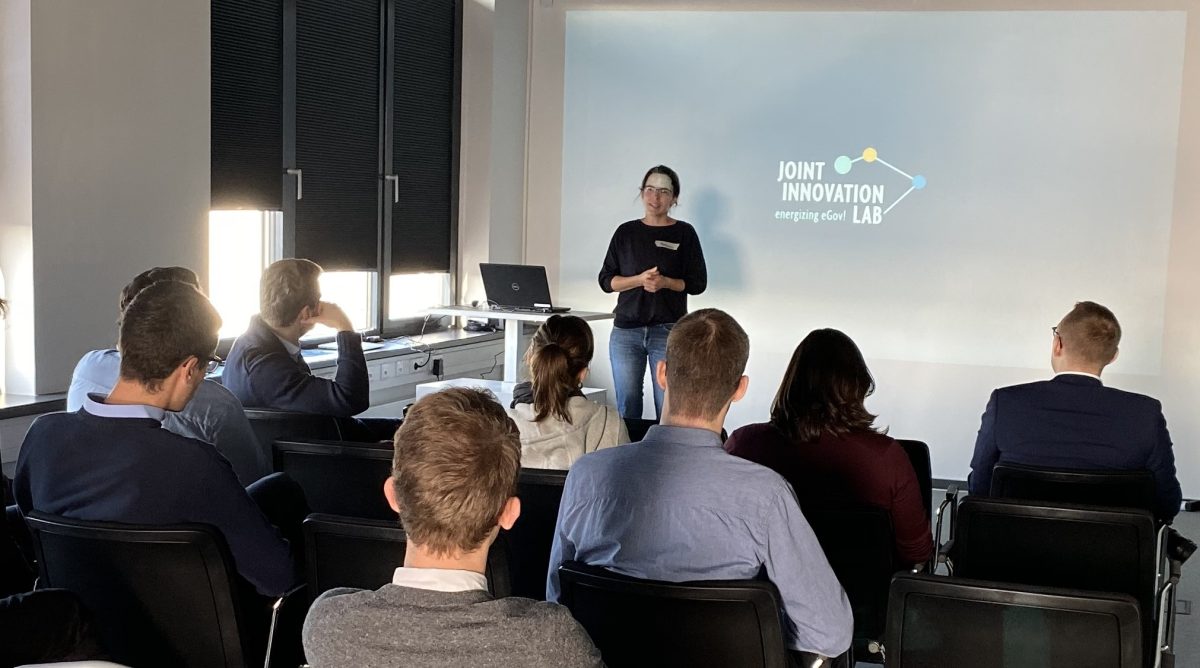 Vortragende vor Publikum im Innovationslabor